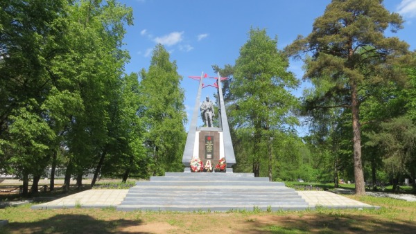 Памятник кингисеппцам, погибшим в Великую Отечественную войну