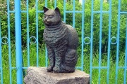 Памятник поэтессе Эдит Сёдергран и ее коту
