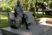 Памятник Михаилу Зощенко
