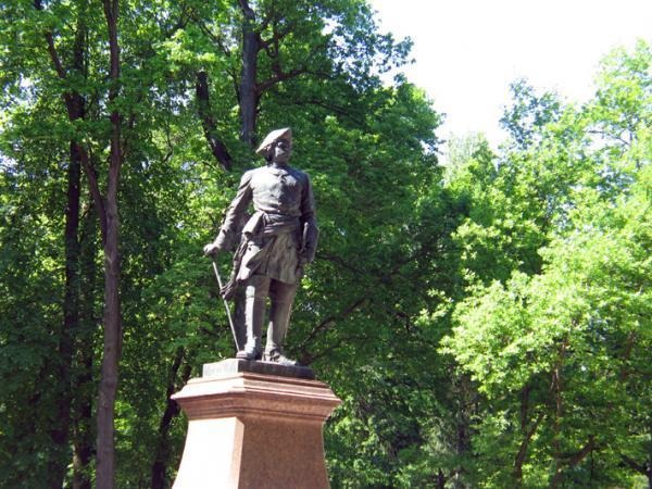 Памятник Петру I в Нижнем Парке