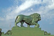 Скульптуры львов на Адмиралтейской набережной