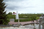 Сад Бахуса находится слева от дворца Марли, с южной стороны Большого пруда.