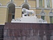Декоративные скульптуры львов перед Русским музеем
