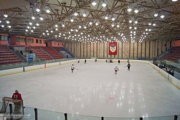 Каток СКА во дворце спорта «Хоккейный»