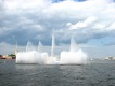 «Плавучий фонтан» в акватории Невы
